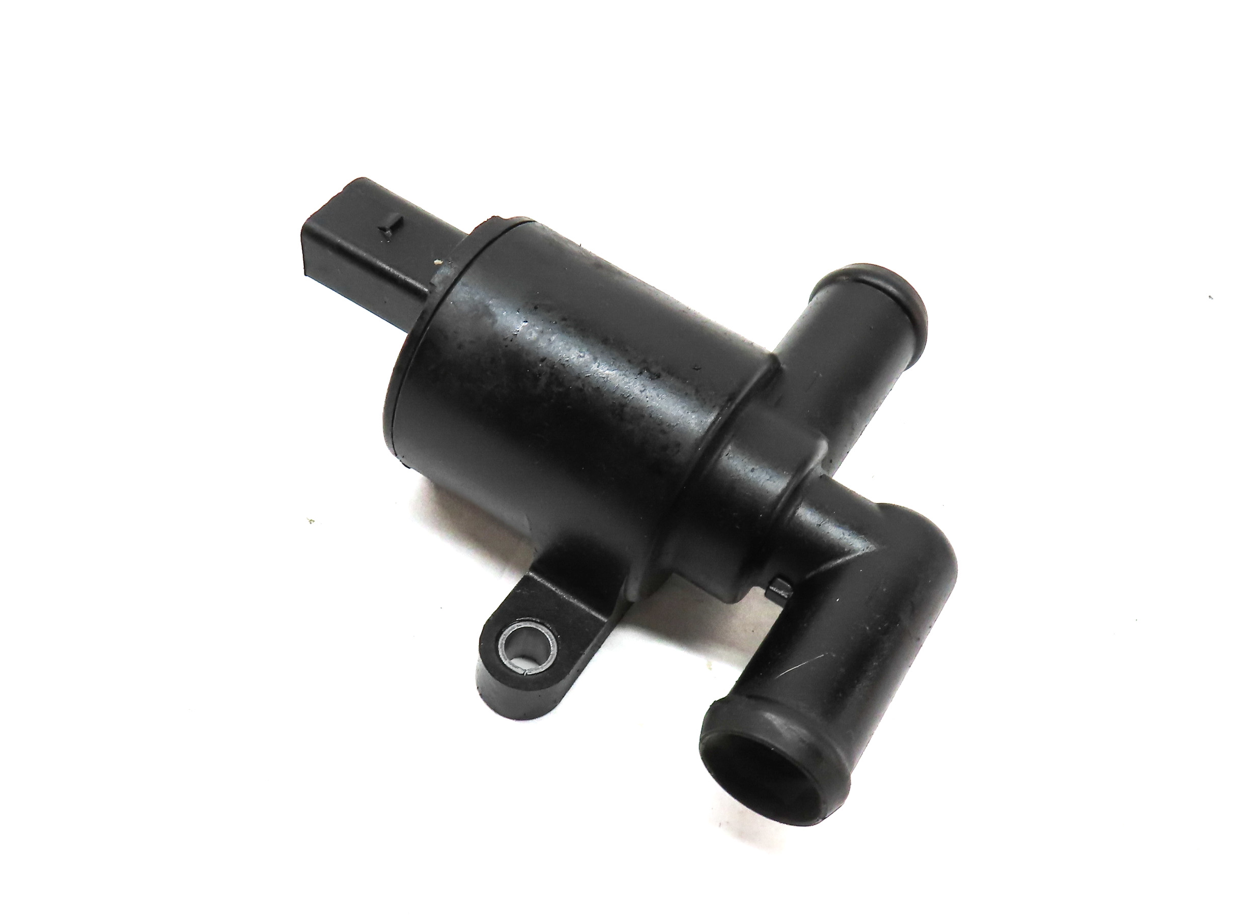 2015 AUDI Q3 (8U) 2.0L TURBO (CCTA) ENGINE HEATER CONTROL VALVE — exact item pictured